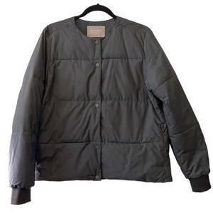 Everlane Collarless Short Puffer Jacket, Navy, Large